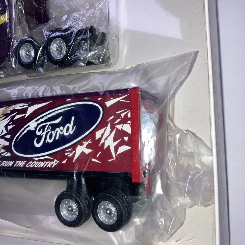 Winross 1/64 First Edition Series 1995 Ford Aeromax #4 Diecast Purple NIB